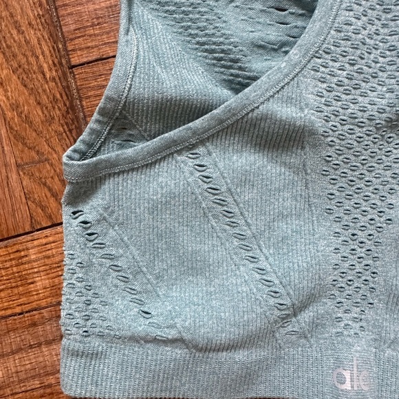 Alo Yoga Top - Picture 3 of 4